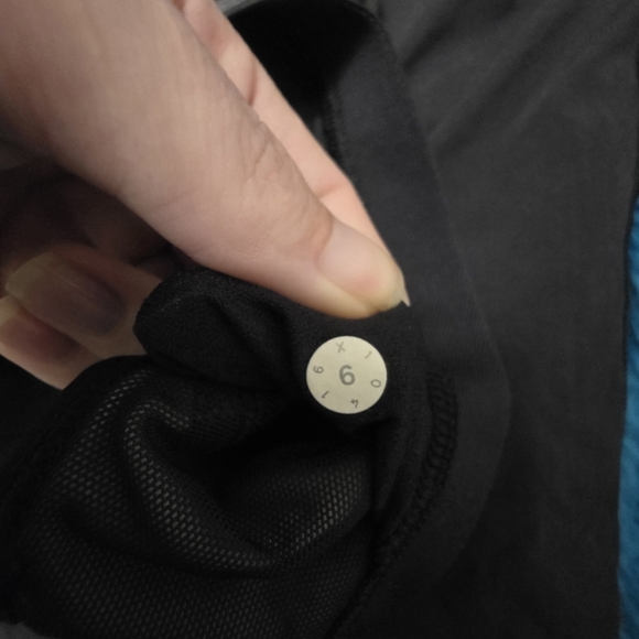 Lululemon Tank With Built In Sports Bra Size 6 - Picture 7 of 10